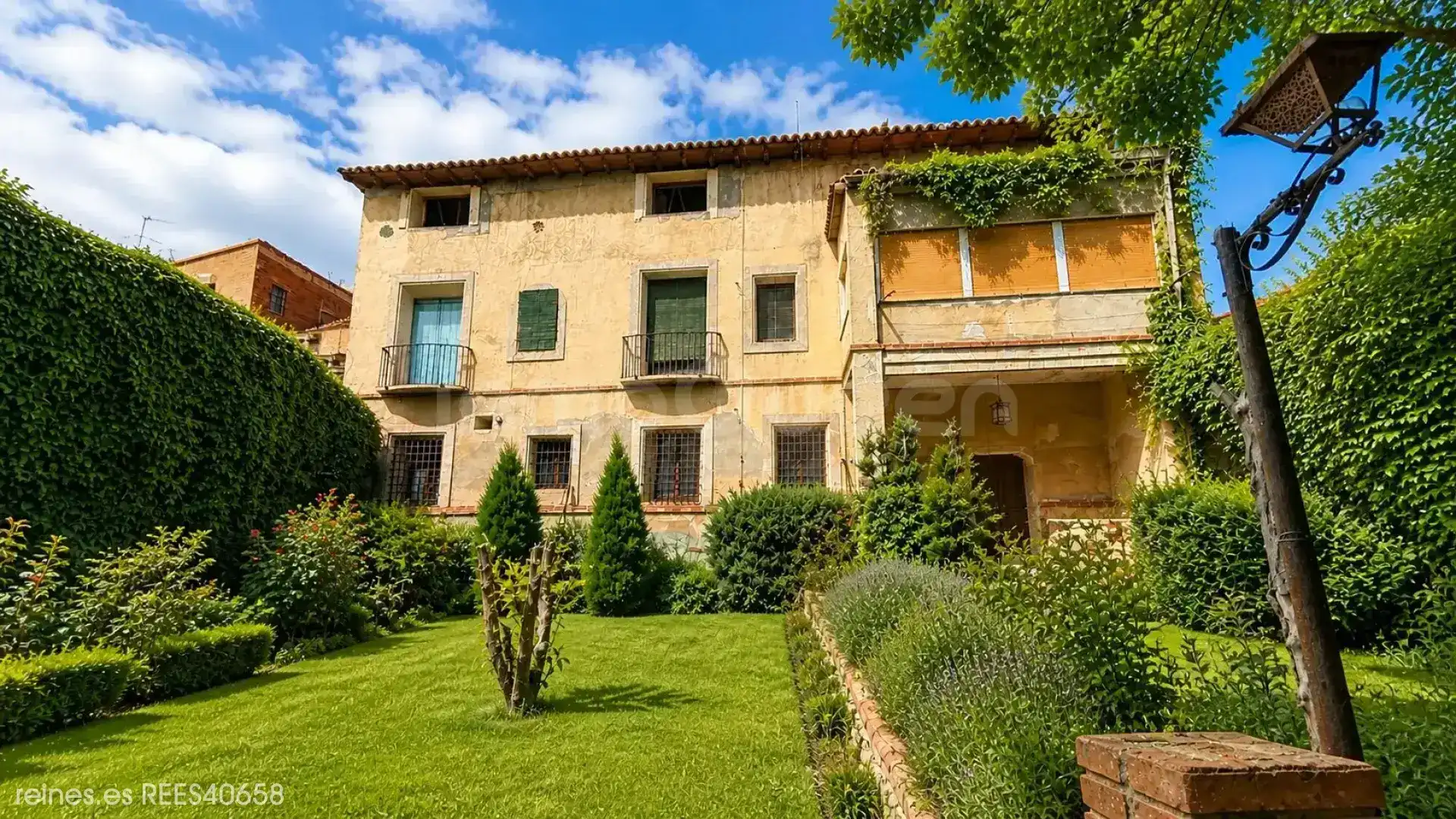 Vista exterior de Casa o xalet en venda en Calamocha amb Calefacció, Jardí privat i Terrassa