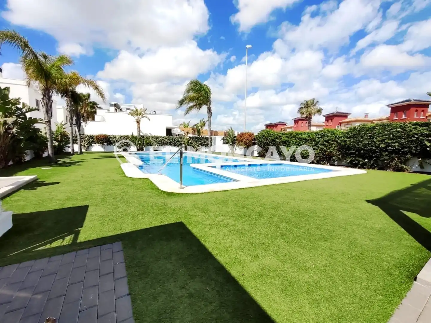 Piscina de Casa adosada en venda en Orihuela amb Aire condicionat, Calefacció i Jardí privat