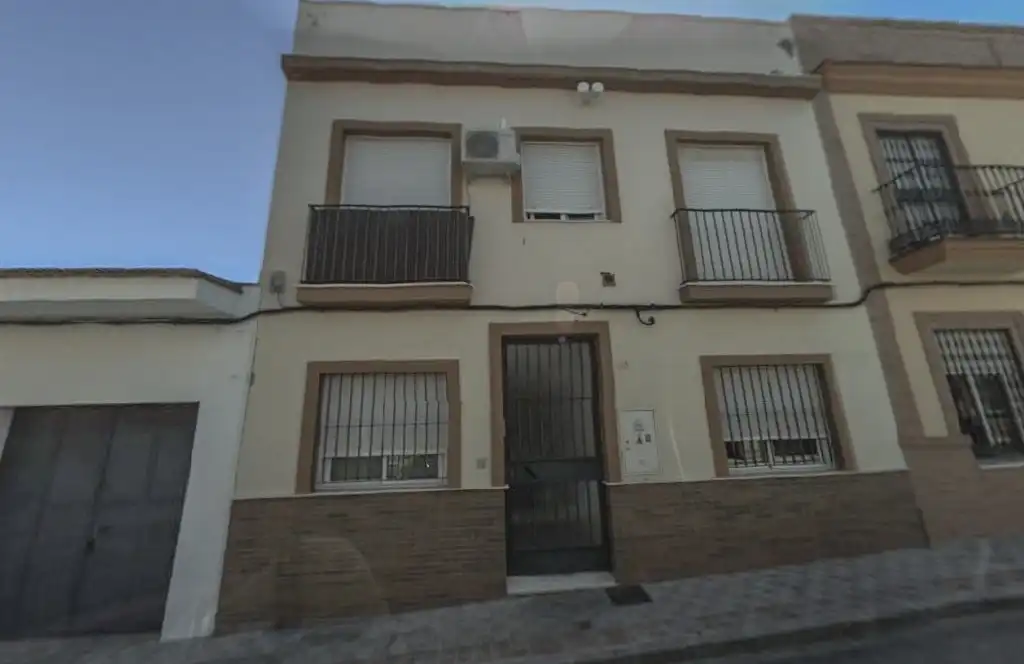 Vista exterior de Pis en venda en Dos Hermanas