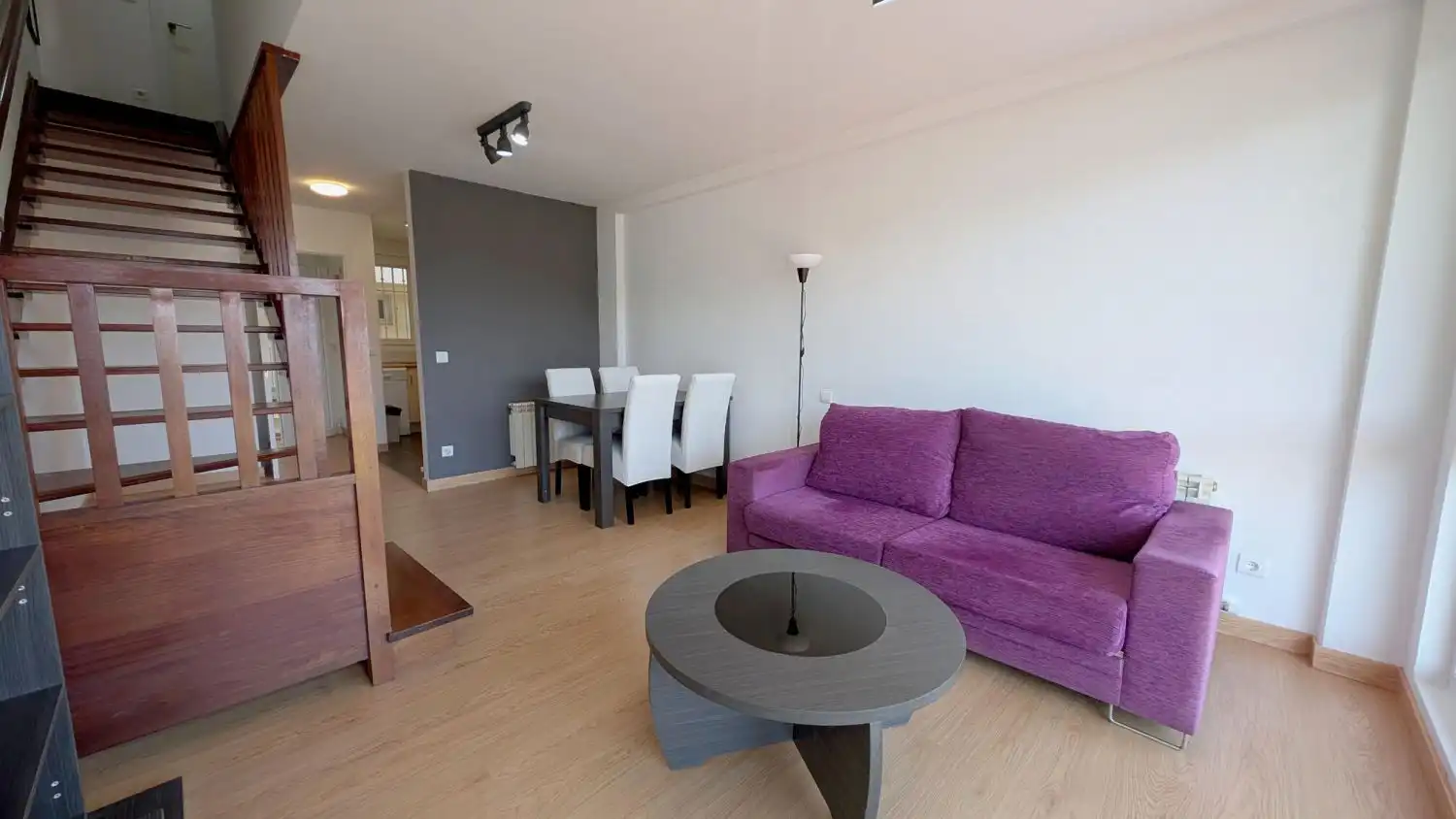 Sala d'estar de Pis de lloguer en Piélagos amb Calefacció, Terrassa i Moblat