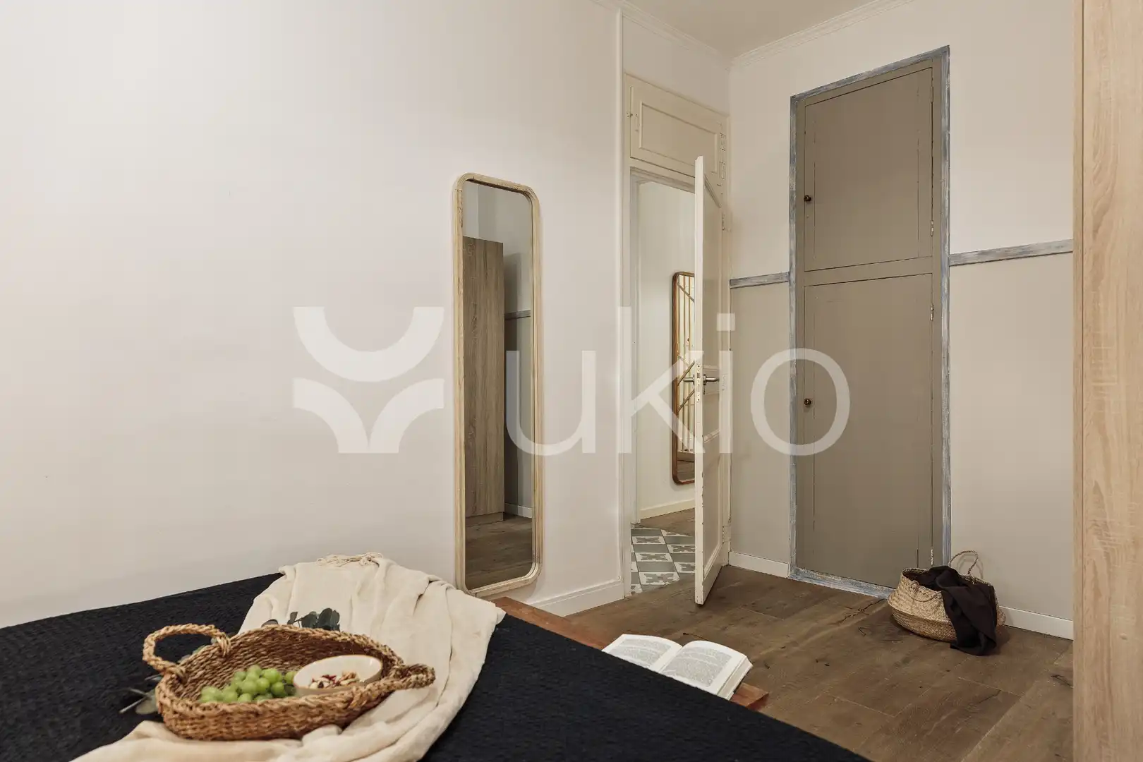 Habitación de Apartamento de alquiler en Barcelona con Calefacción, Amueblado y Horno