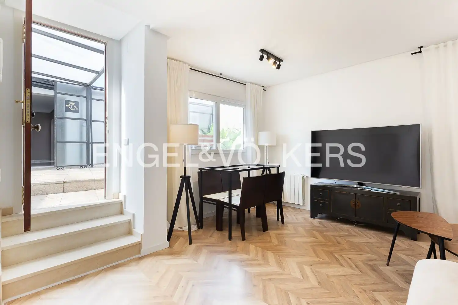 Exterior view of Attic for rent in Valencia  with Air Conditioner, Heating and Terrace