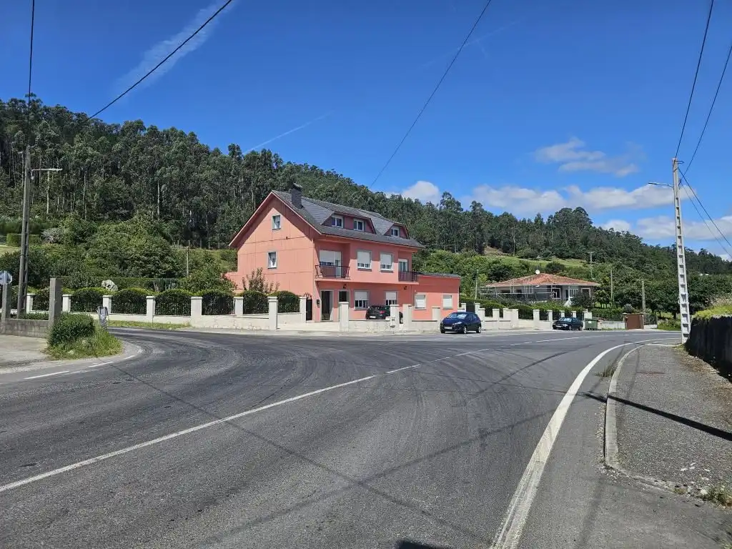 Vista exterior de Casa o xalet en venda en Boiro amb Calefacció, Parquet i Terrassa