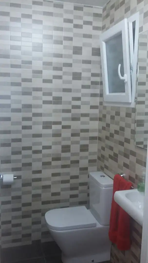 Badezimmer von Büro zur Miete in Barcelona mit Klimaanlage und Möbliert