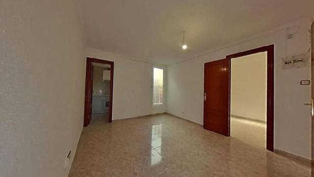 Piso en Venta en Calle de Vallparda, 54 en Collblanc