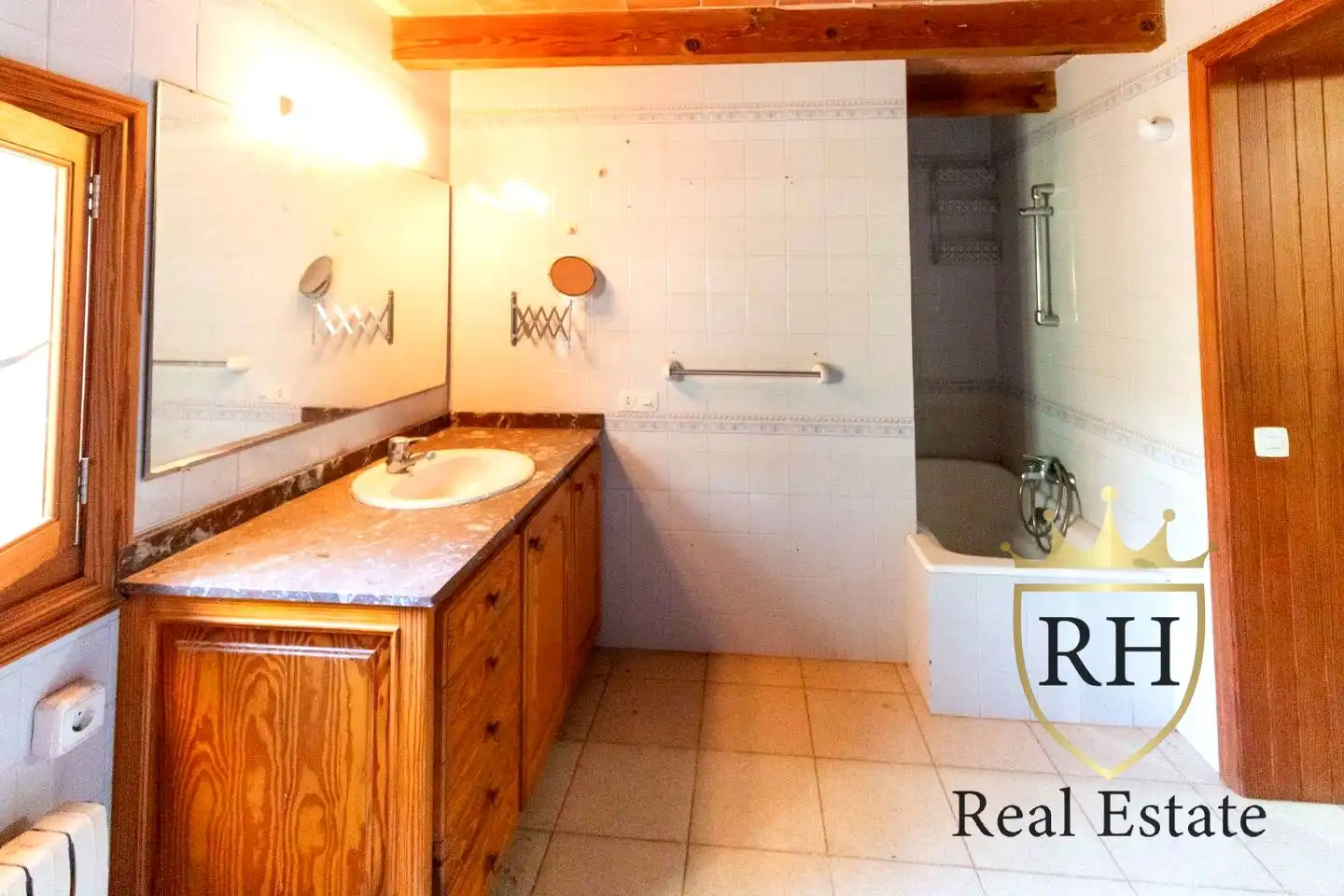 Badezimmer von Country house zum Verkauf in Santanyí mit Heizung, Privatgarten und Terrasse
