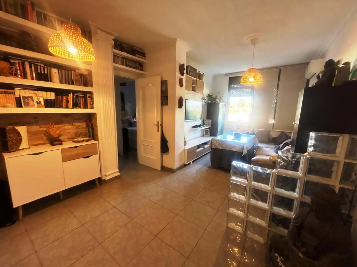 Wohnzimmer von Wohnung zum Verkauf in Gines mit Klimaanlage und Gemeinschaftspool