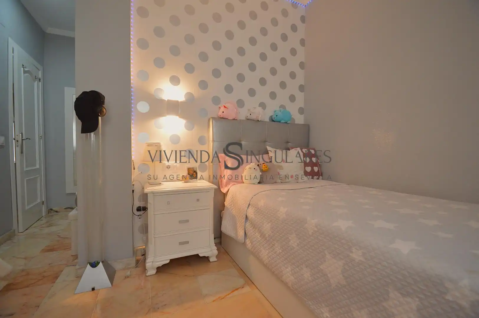 Habitación de Casa adosada en venta en Sevilla con Aire acondicionado, Terraza y Trastero