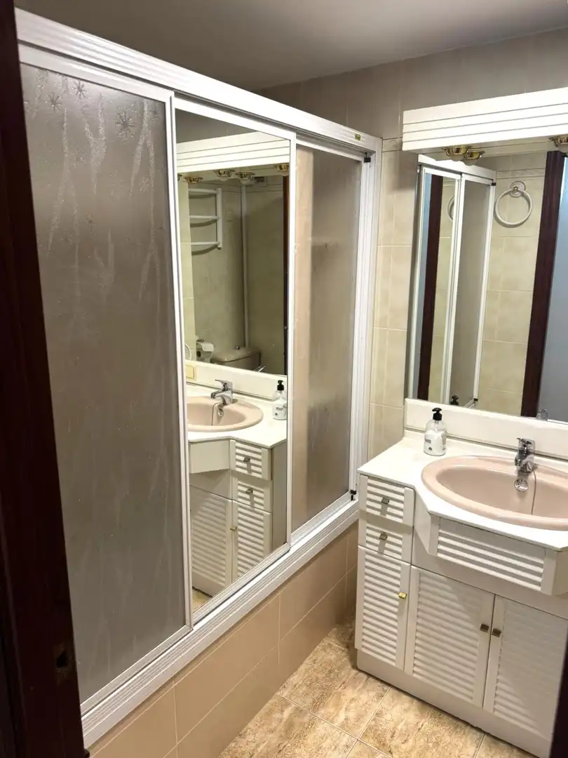 Baño de Apartamento en venta en Torrevieja con Aire acondicionado, Trastero y Amueblado