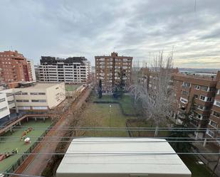 Vista exterior de Pis de lloguer en Móstoles amb Aire condicionat