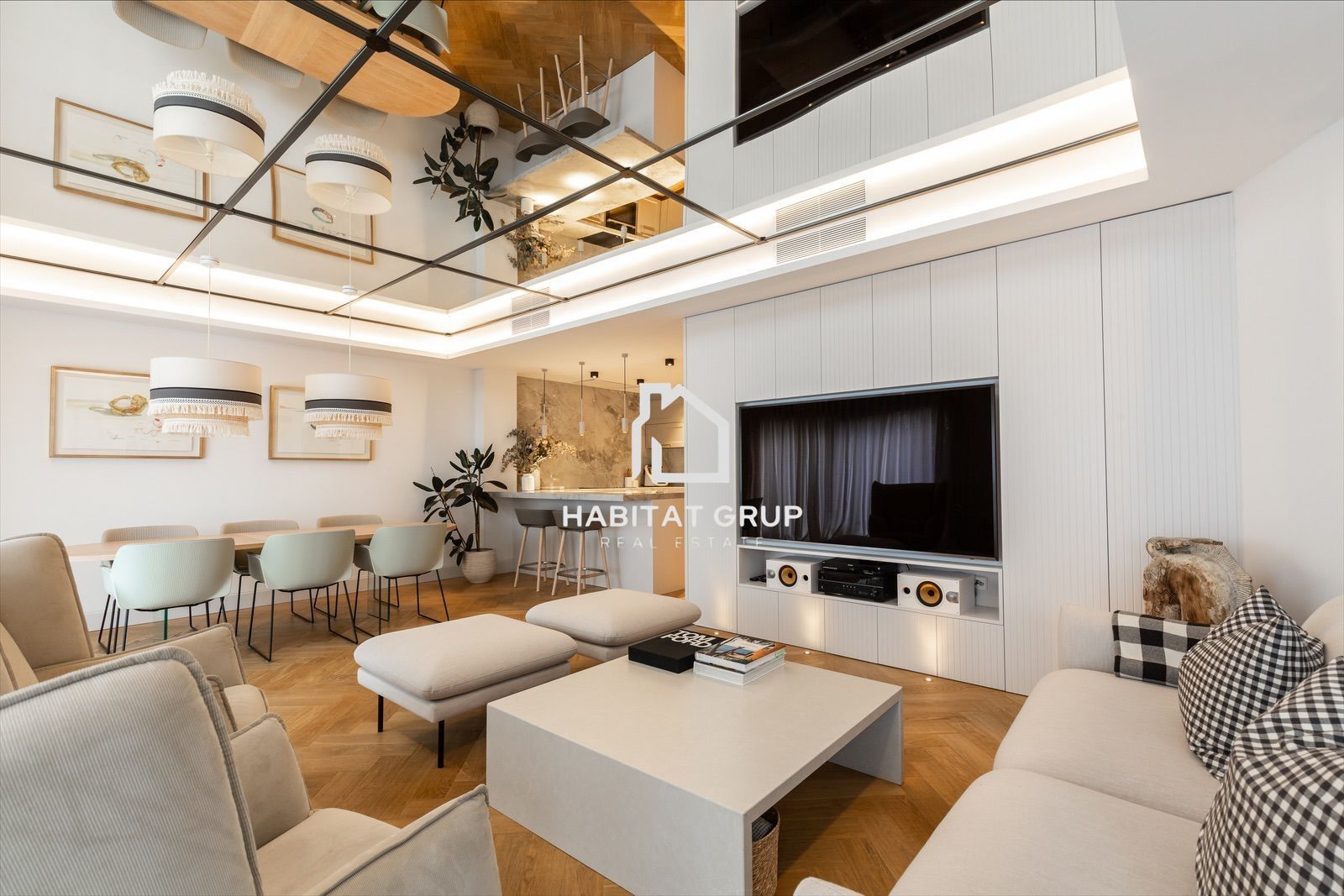 Sala d'estar de Casa o xalet en venda en Sant Cugat del Vallès amb Aire condicionat, Calefacció i Jardí privat
