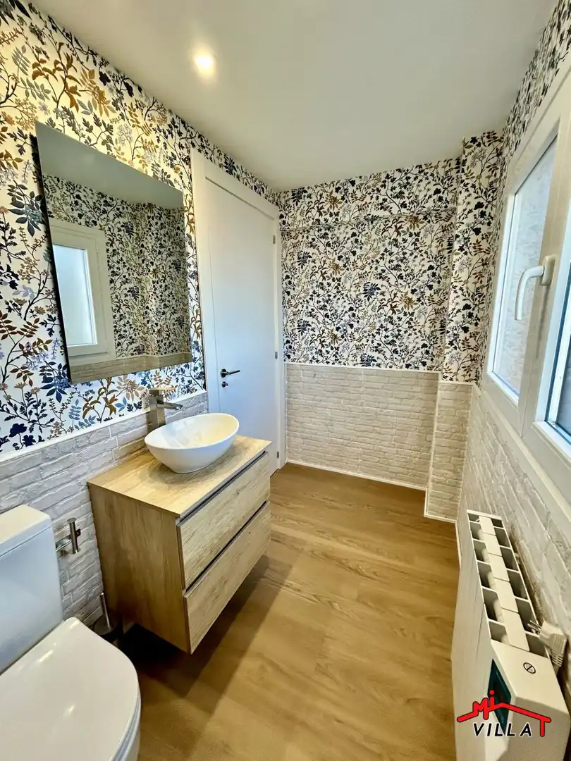 Bathroom of Flat for sale in Laredo  with Heating, Parquet flooring and Balcony