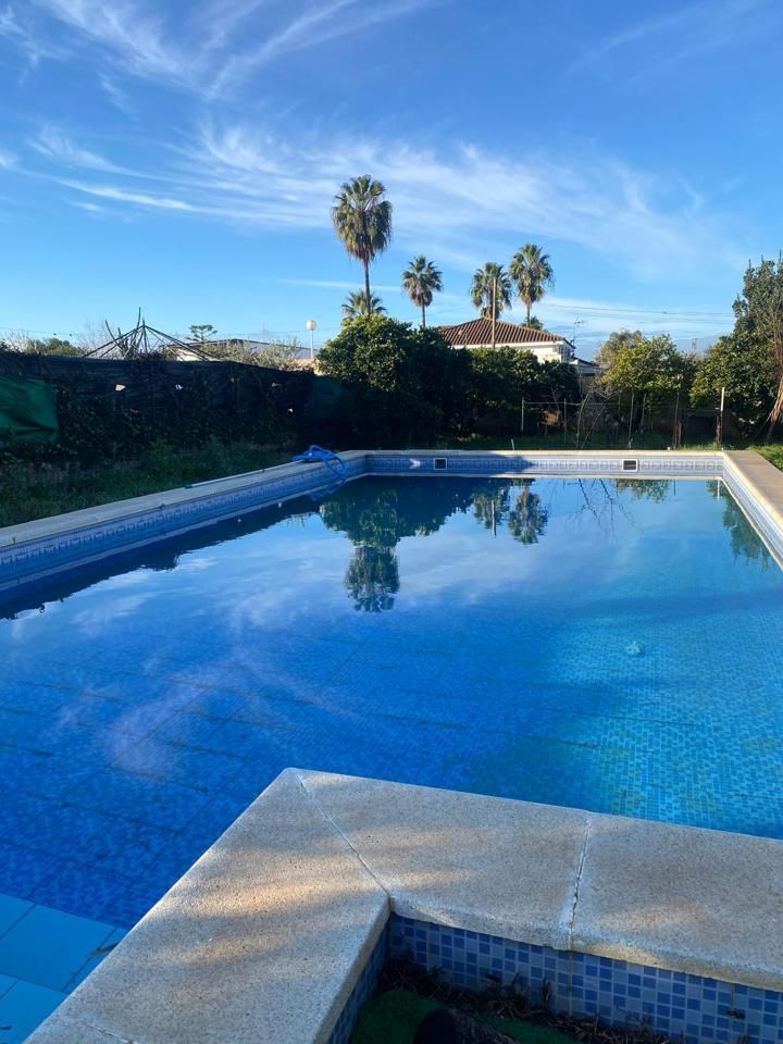 Swimming pool of House or chalet for sale in Dos Hermanas  with Air Conditioner, Private garden and Storage room