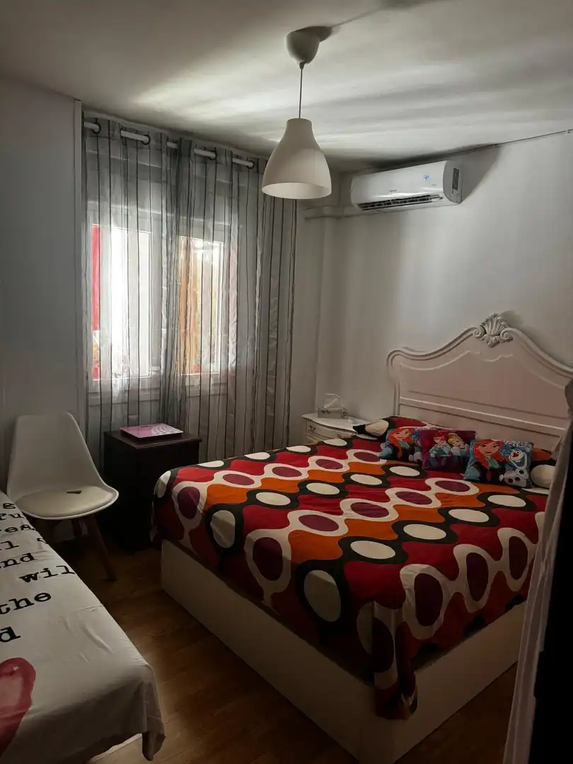 Habitación de Piso de alquiler en Almuñécar con Jardín privado, Terraza y Amueblado