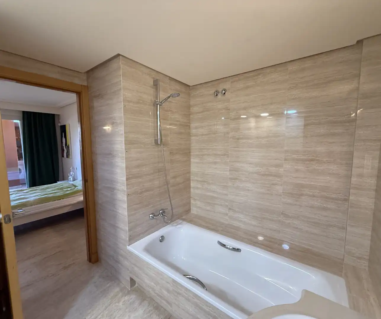 Baño de Apartamento en venta en Santa Eulària des Riu con Aire acondicionado, Calefacción y Terraza