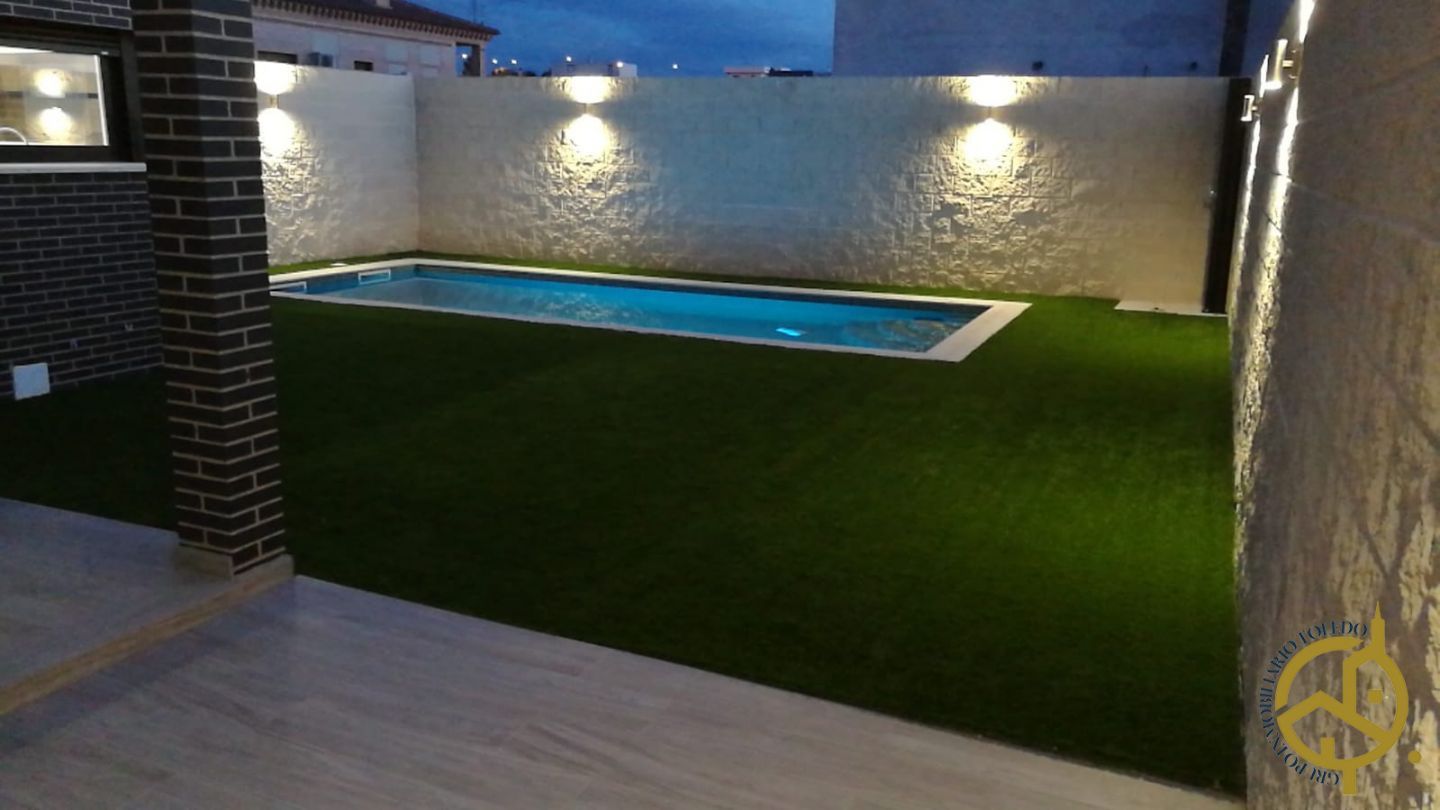 Piscina de Casa o xalet en venda en Argés amb Calefacció, Jardí privat i Terrassa