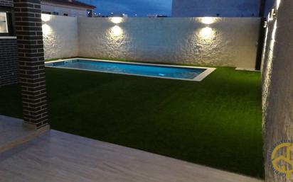Piscina de Casa o xalet en venda en Argés amb Calefacció, Jardí privat i Terrassa
