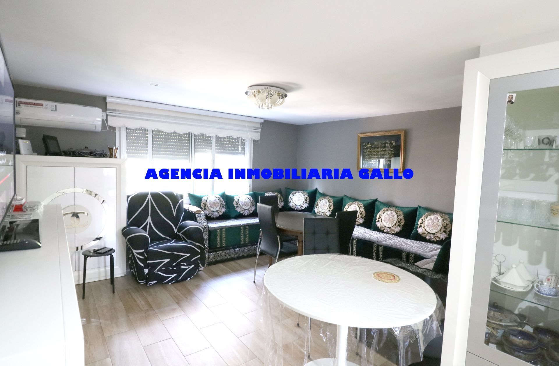 Sala d'estar de Pis en venda en  Sevilla Capital