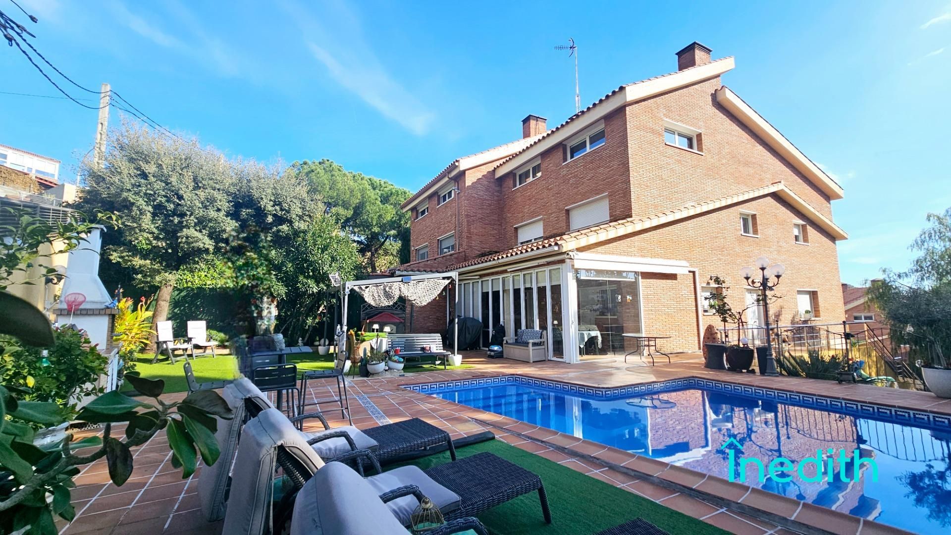 Jardí de Casa adosada en venda en Castelldefels amb Aire condicionat, Calefacció i Jardí privat