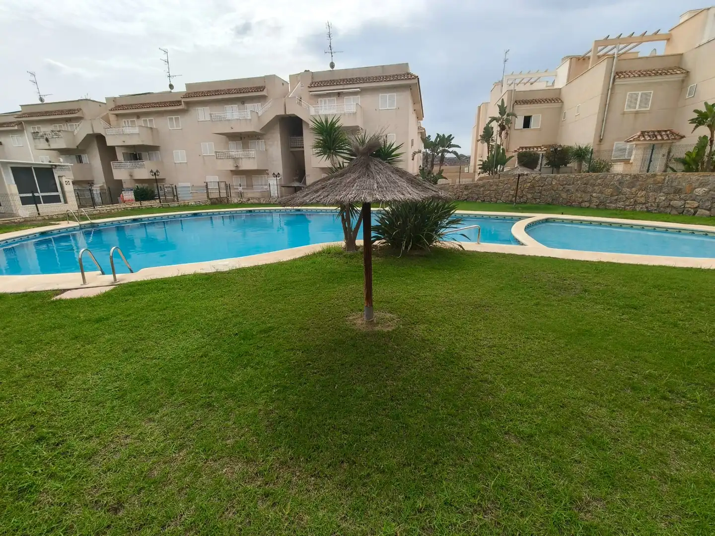 Baixos amb piscina en venda a Los Collados 86
