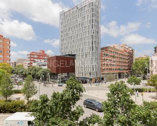 Vista exterior de Apartament en venda en  Barcelona Capital amb Balcó