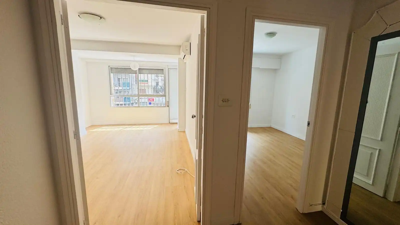 Bedroom of Flat for rent in Valencia  with Air Conditioner, Parquet flooring and Terrace