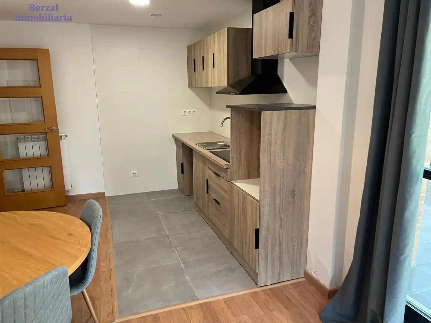 Küche von Erdgeschoss zum Verkauf in Lardero mit Heizung, Privatgarten und Gemeinschaftspool