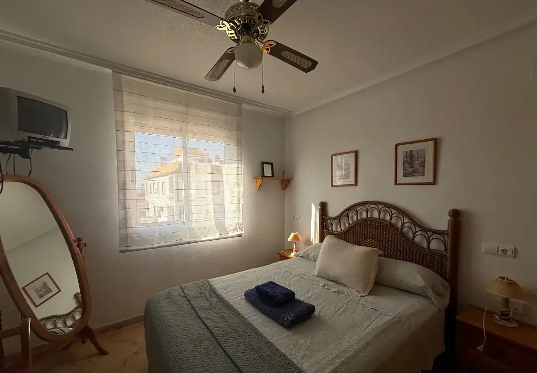 Dormitori de Casa o xalet de lloguer en Torrevieja amb Aire condicionat, Calefacció i Jardí privat