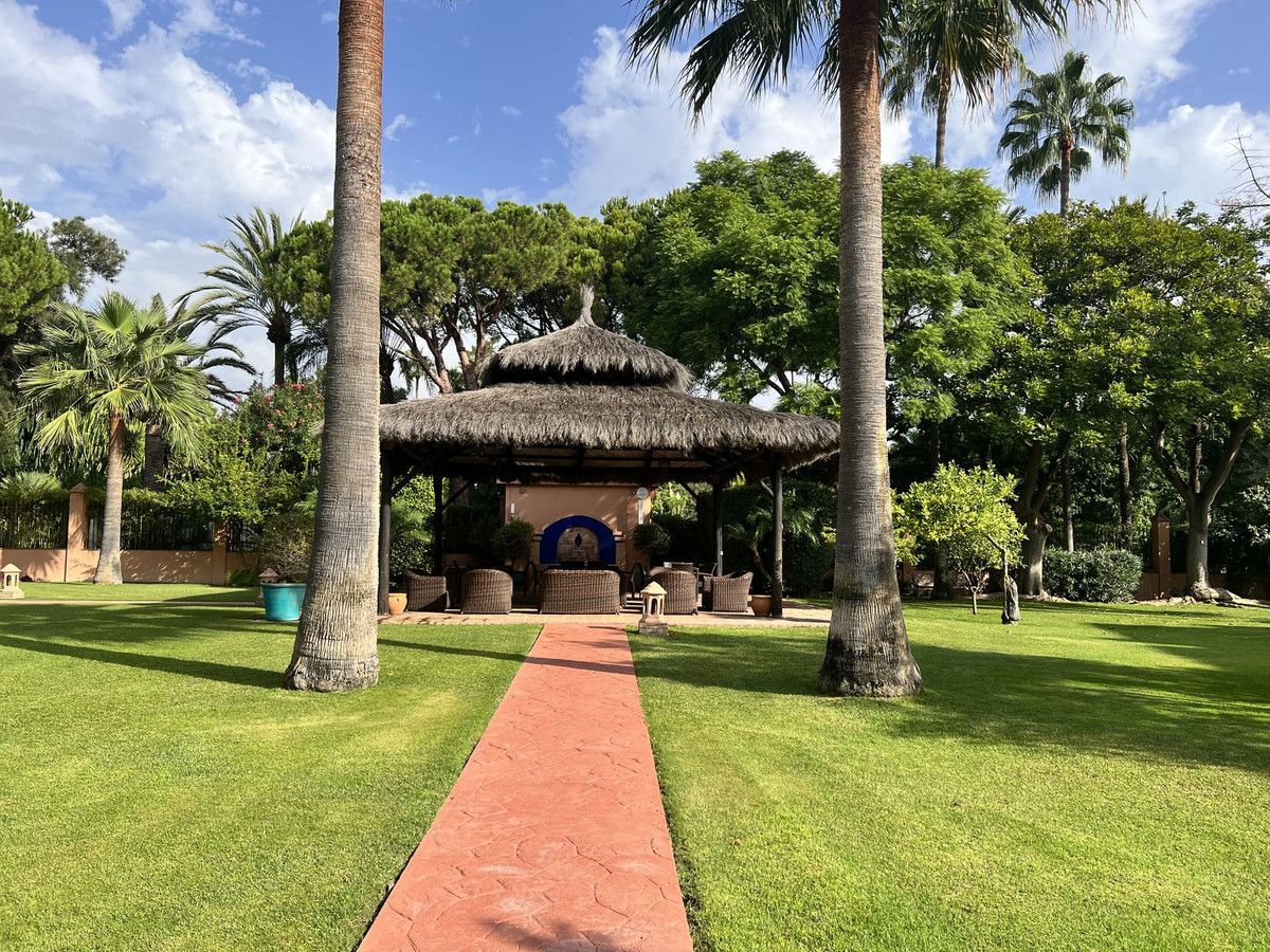 Jardí de Apartament de lloguer en Estepona amb Aire condicionat, Moblat i Balcó