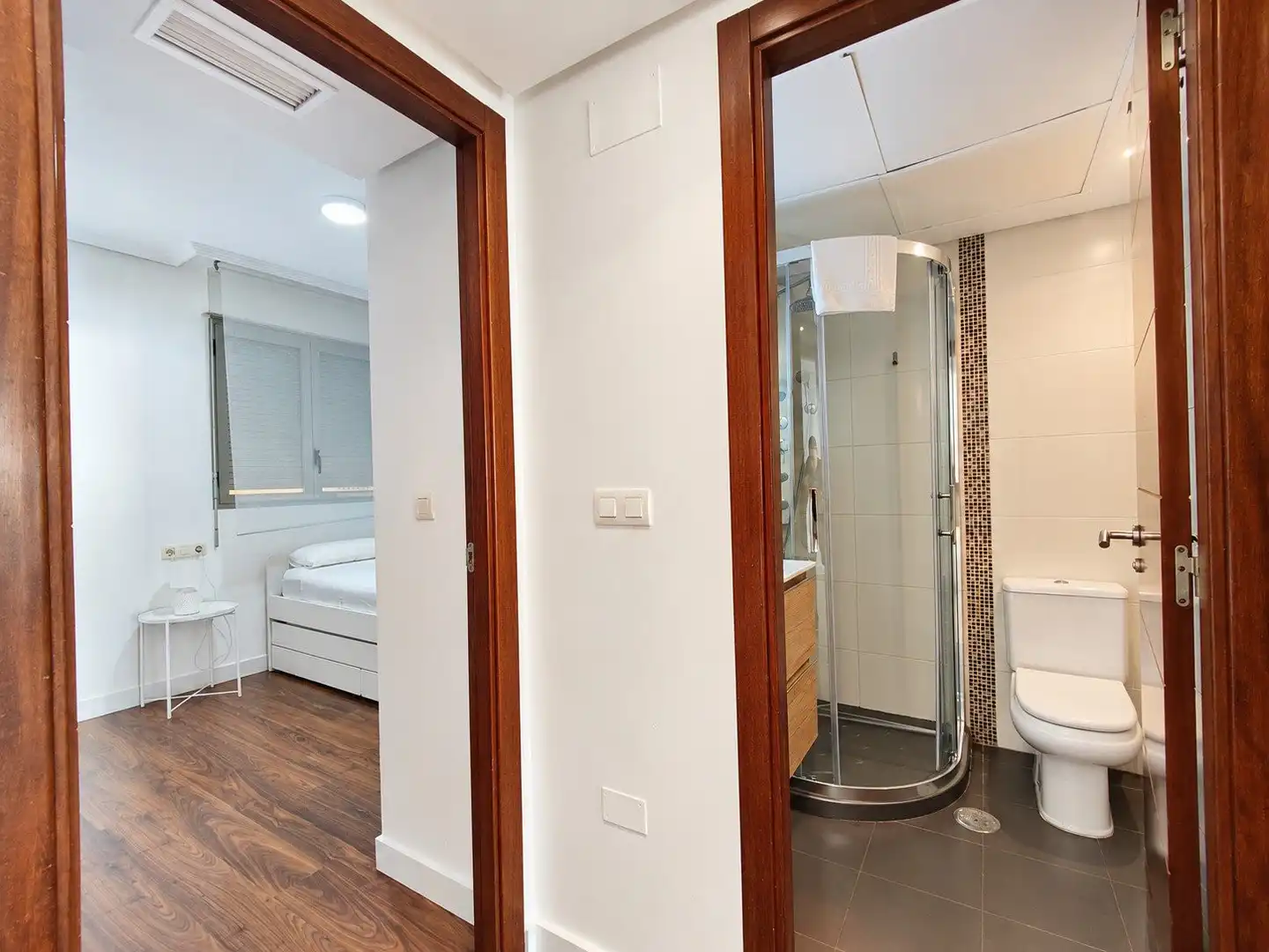 Baño de Apartamento en venta en Torrevieja con Calefacción, Terraza y Amueblado