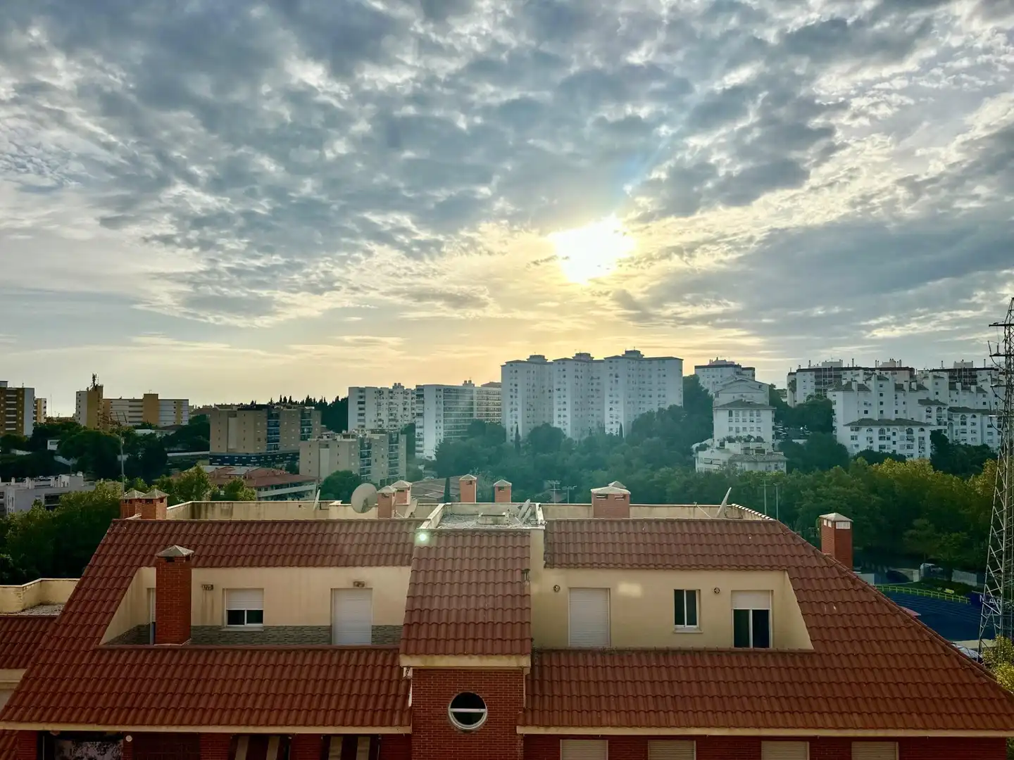 Vista exterior de Àtic en venda en Marbella amb Aire condicionat, Jardí privat i Terrassa