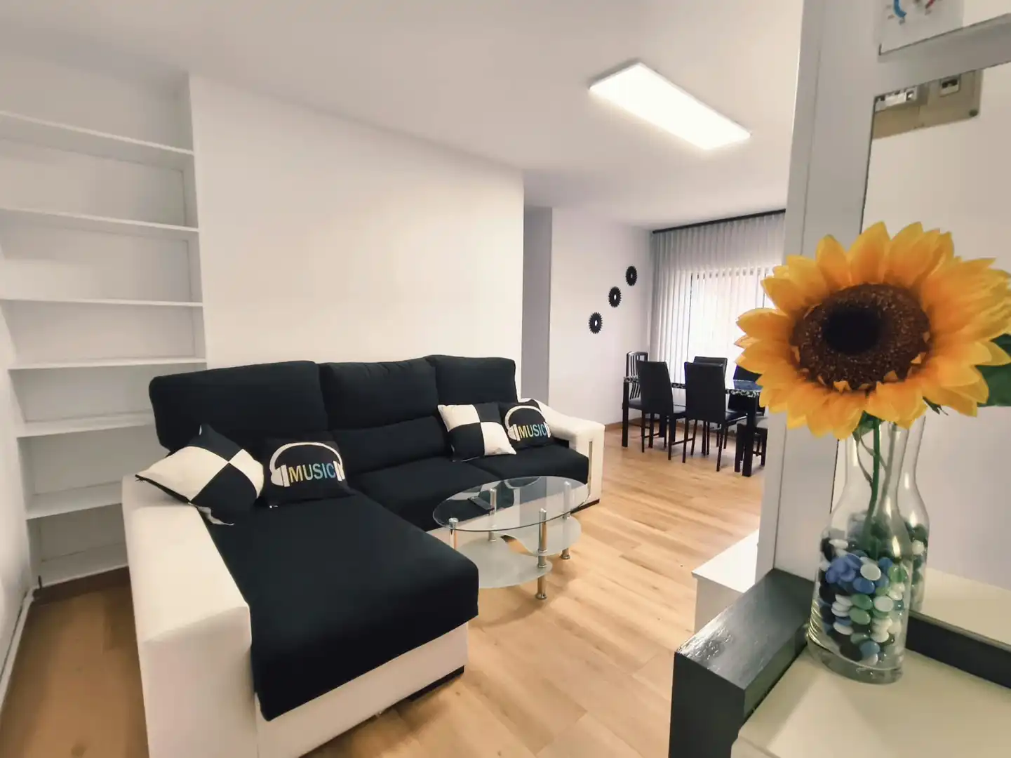 Wohnzimmer von Wohnung zur Miete in Medio Cudeyo mit Parkett und Möbliert