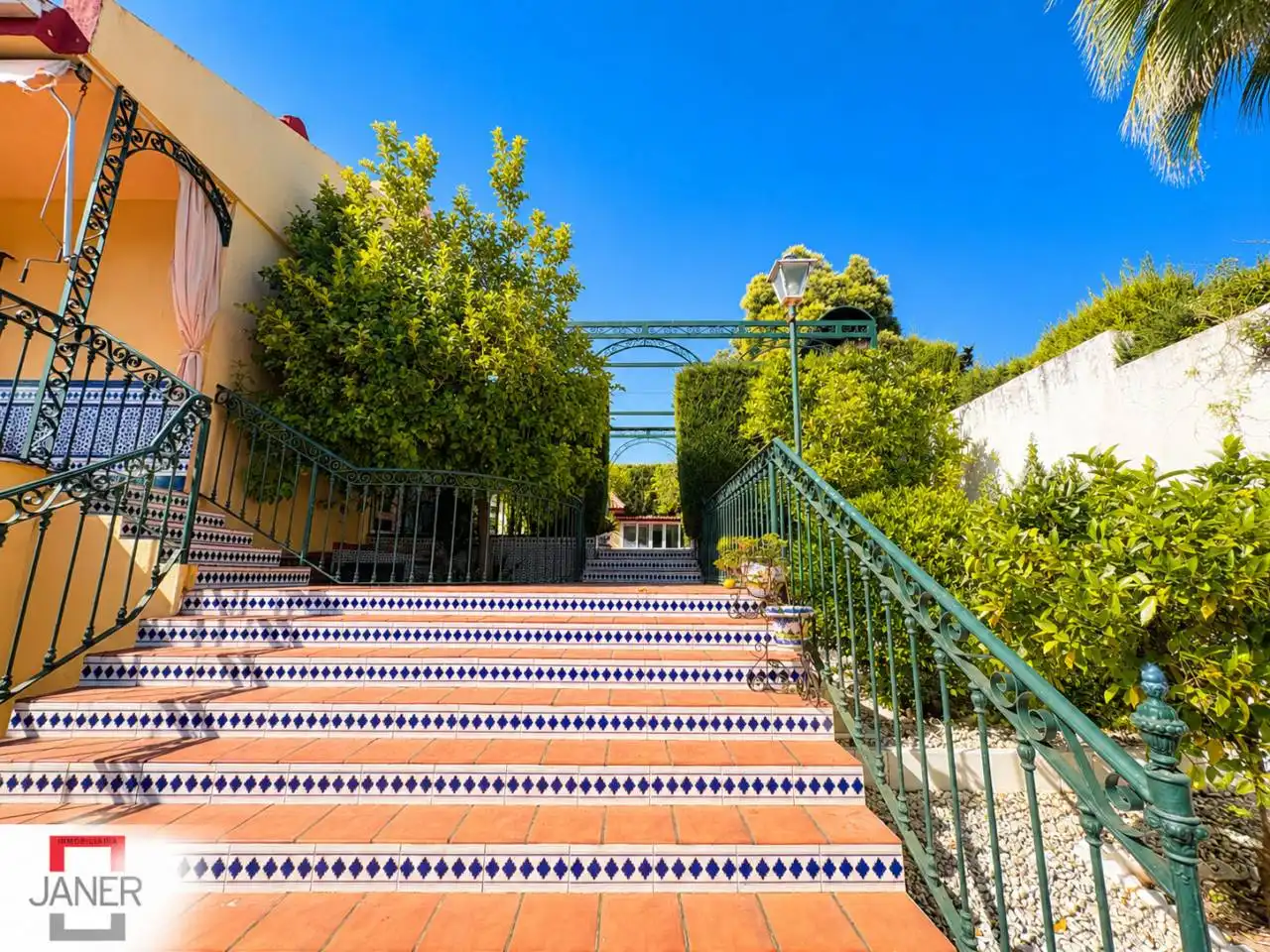 Exterior view of Houses for sale in Tomares  with Air Conditioner, Private garden and Terrace