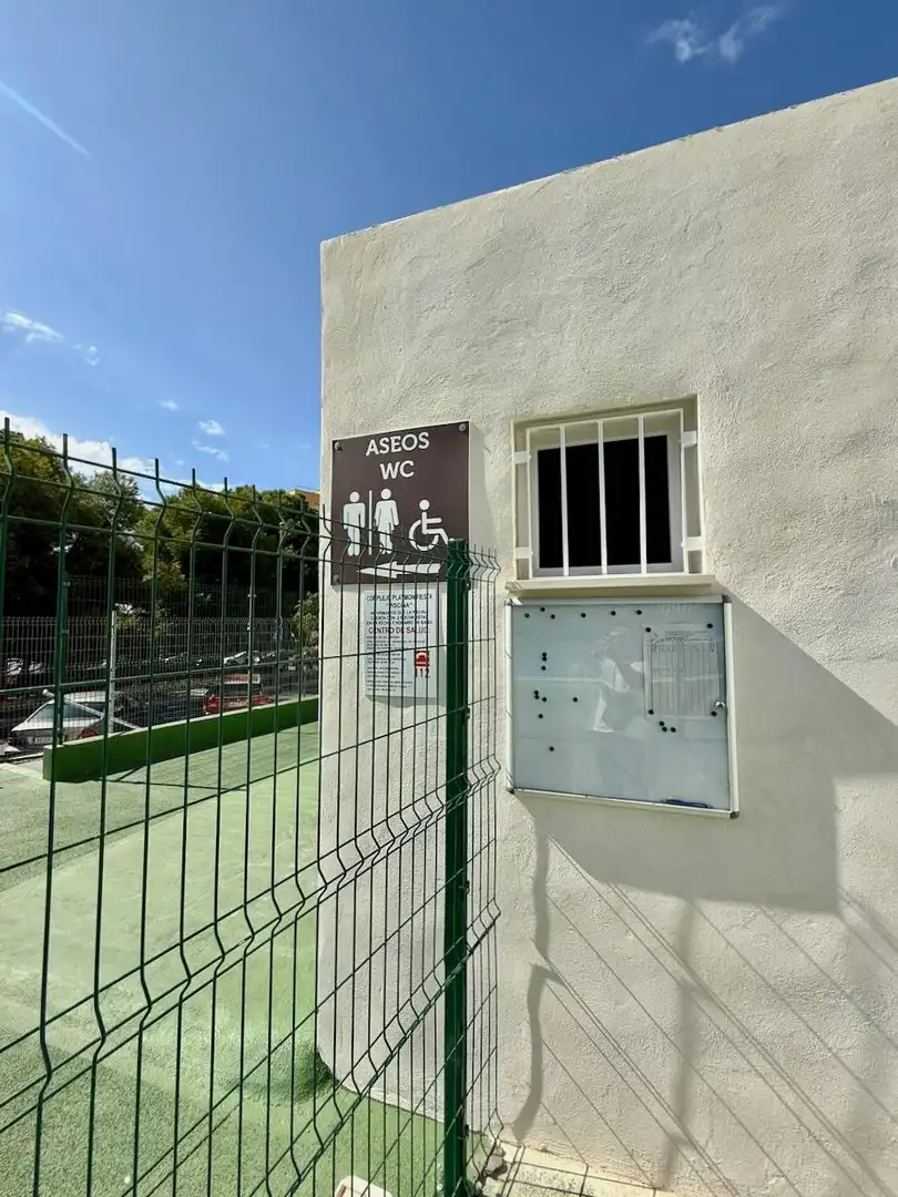Vista exterior de Estudi en venda en Benidorm amb Aire condicionat, Moblat i Piscina comunitària