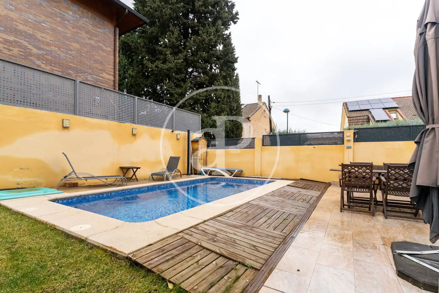 Piscina de Casa adosada en venda en Pozuelo de Alarcón amb Aire condicionat, Calefacció i Jardí privat