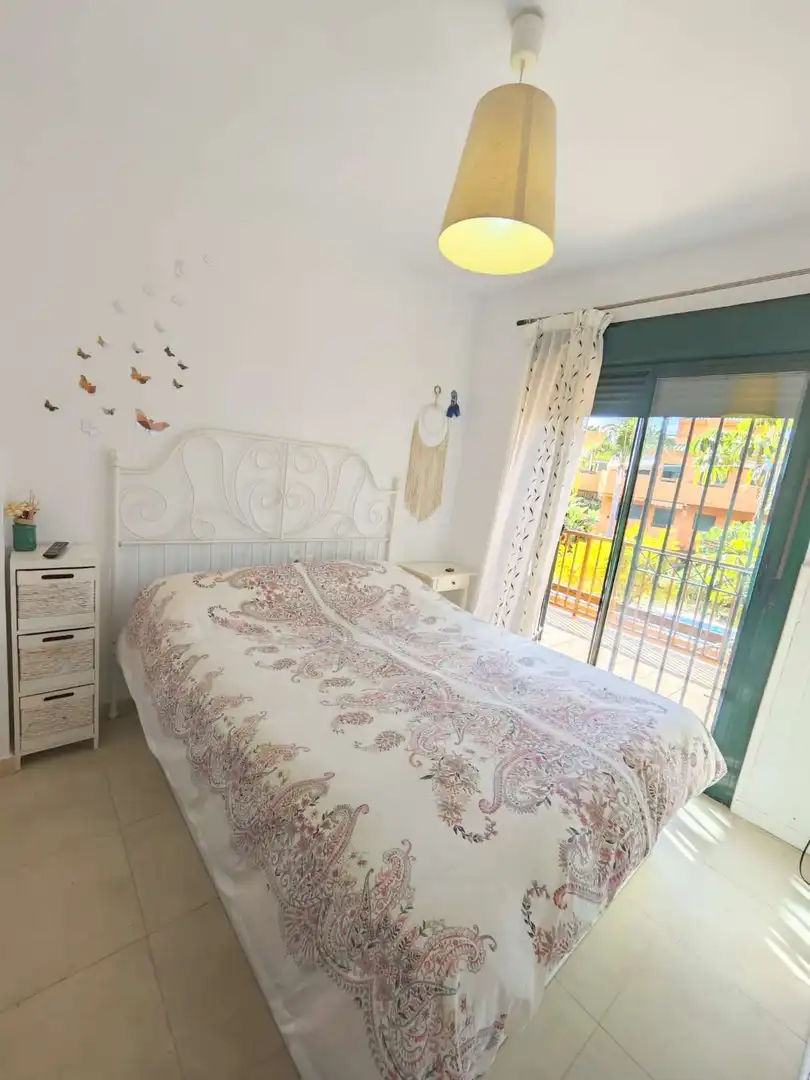 Habitación de Planta baja en venta en Vélez-Málaga con Terraza, Piscina y Amueblado