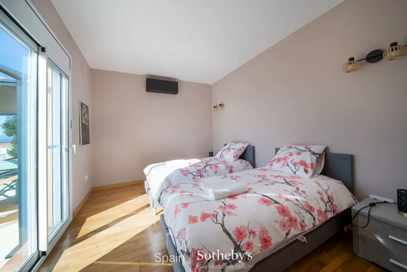 House with pool for sale in Carrer Anglaterra, imagen 7