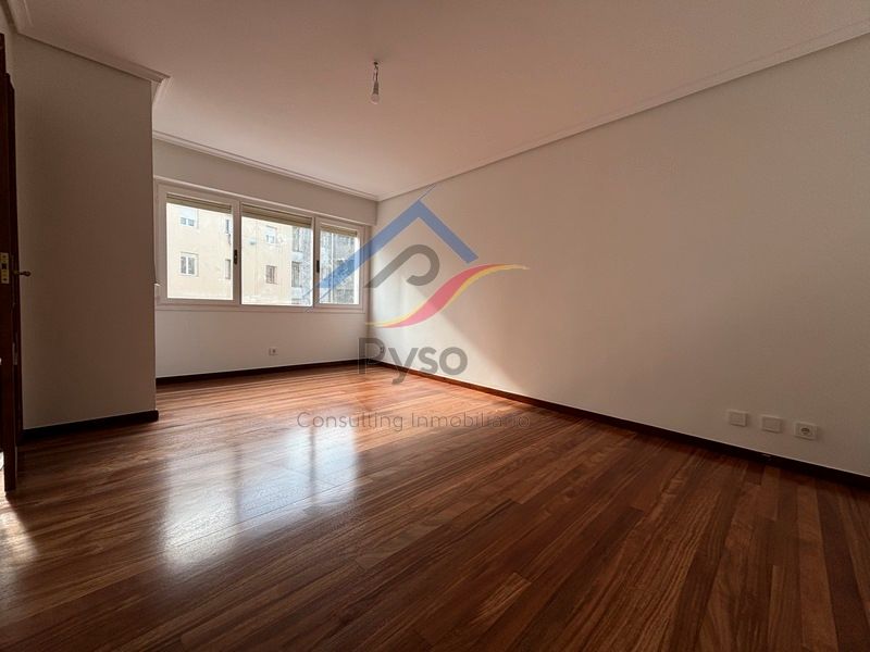 Oficina de alquiler en Calle Cervantes, Centro - Ayuntamiento, Santander