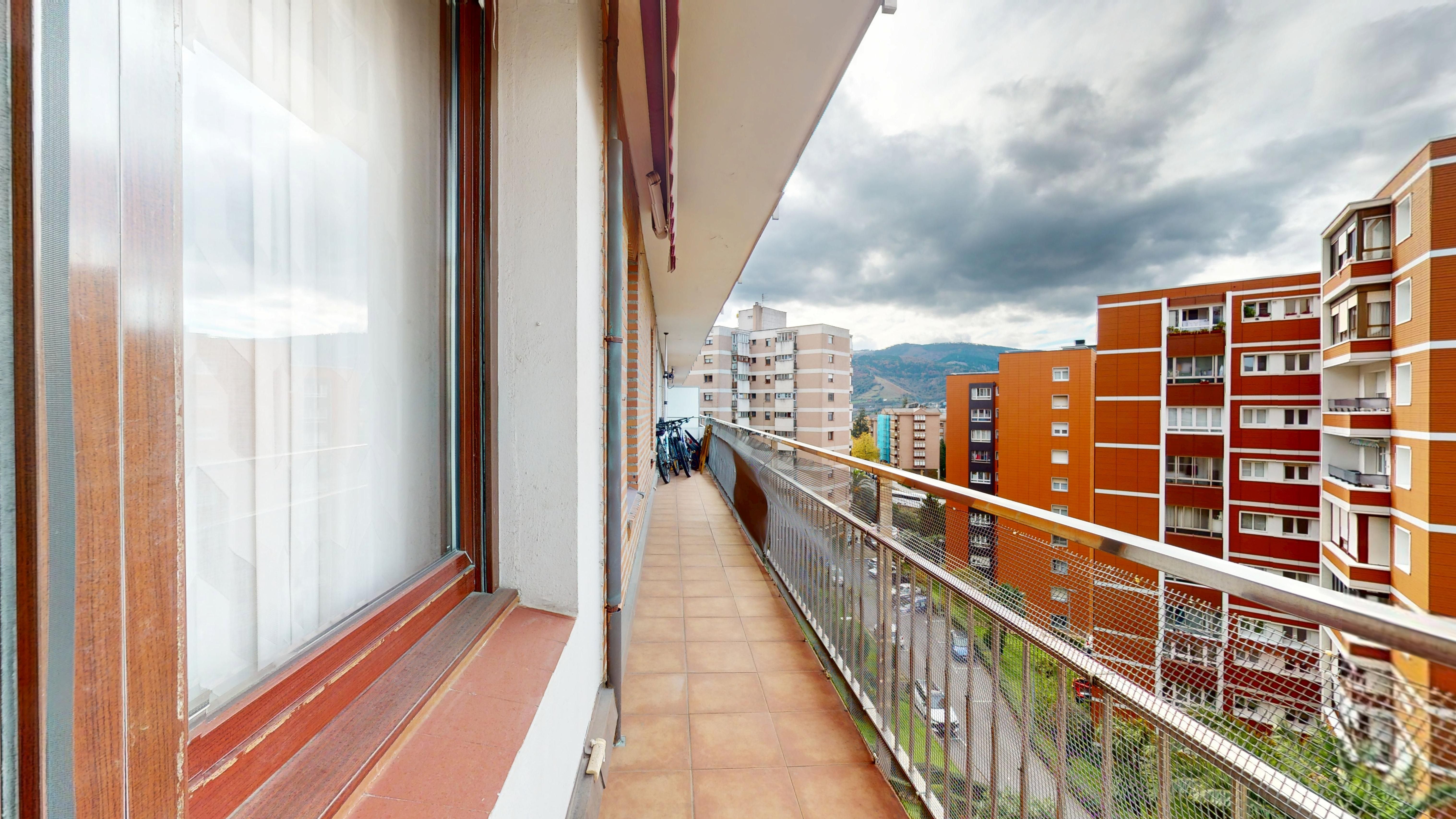 Vista exterior de Pis en venda en Bilbao  amb Terrassa