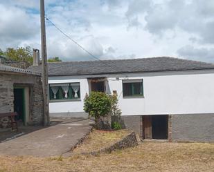 Vista exterior de Casa o xalet en venda en San Martín de Oscos amb Calefacció i Moblat