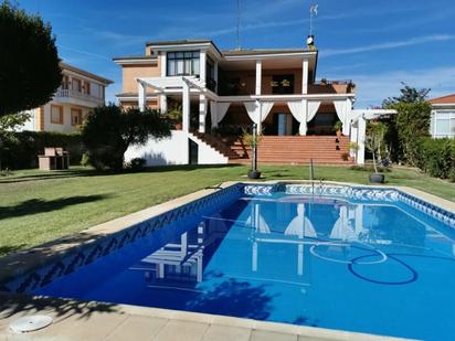 Swimming pool of House or chalet for sale in Badajoz Capital