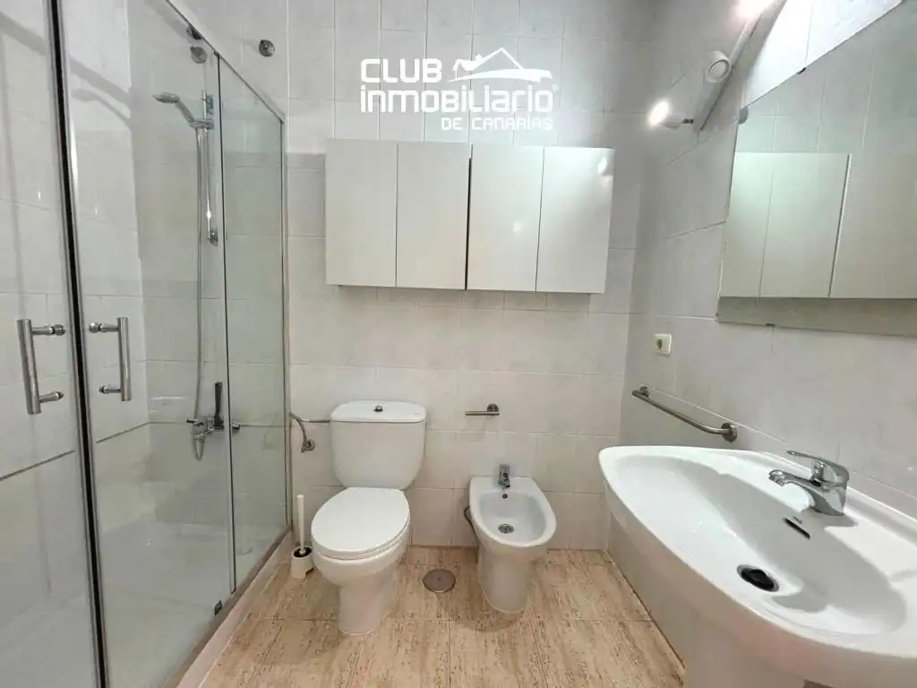 Bany de Pis de lloguer en Adeje amb Terrassa, Moblat i Piscina comunitària