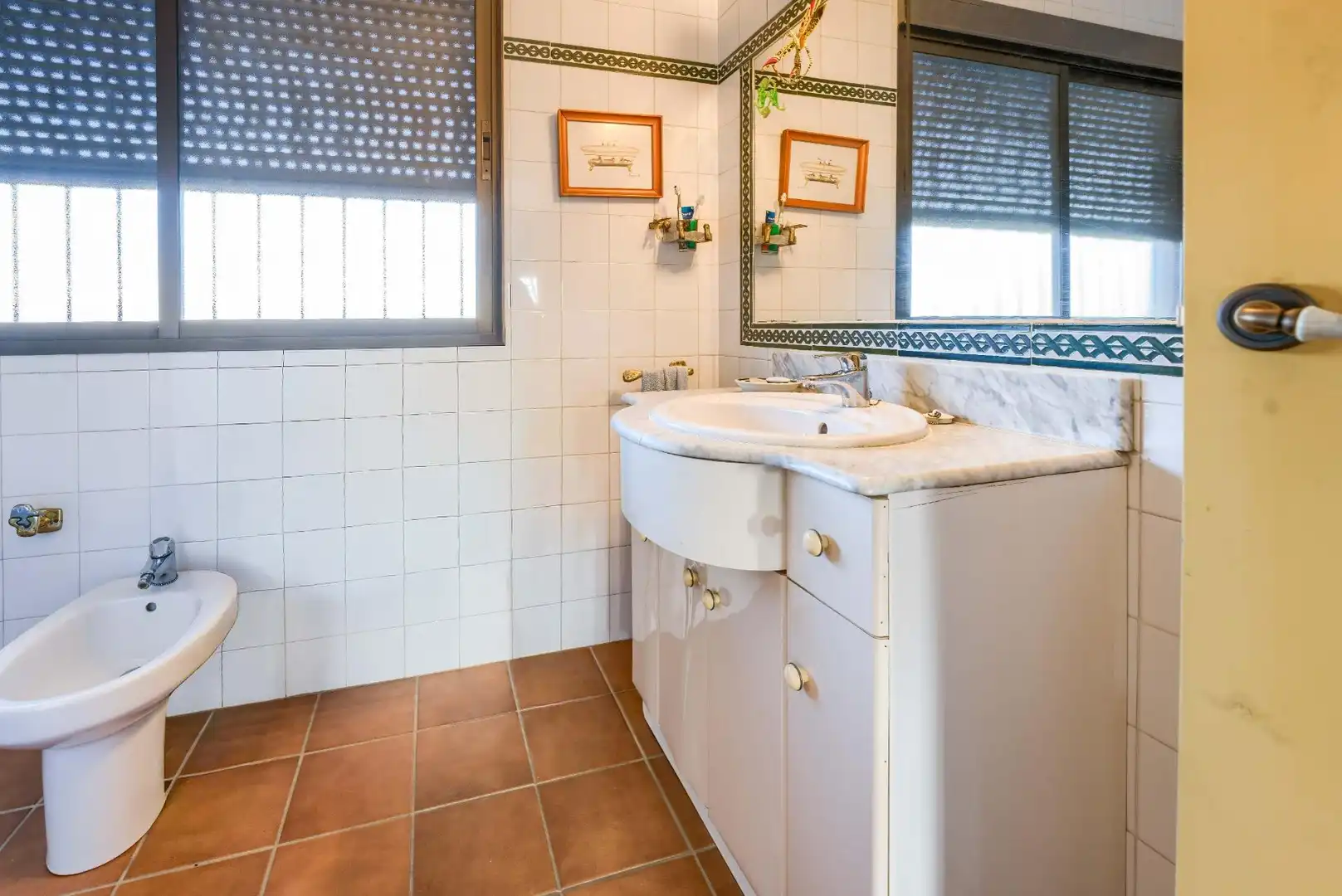Bany de Casa o xalet en venda en Espartinas amb Aire condicionat, Jardí privat i Terrassa