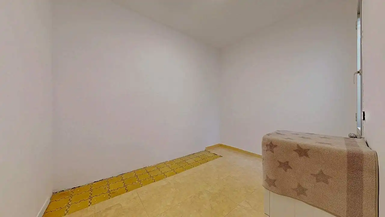 Piso en venta en Barcelona con Calefacción, Trastero y Balcón