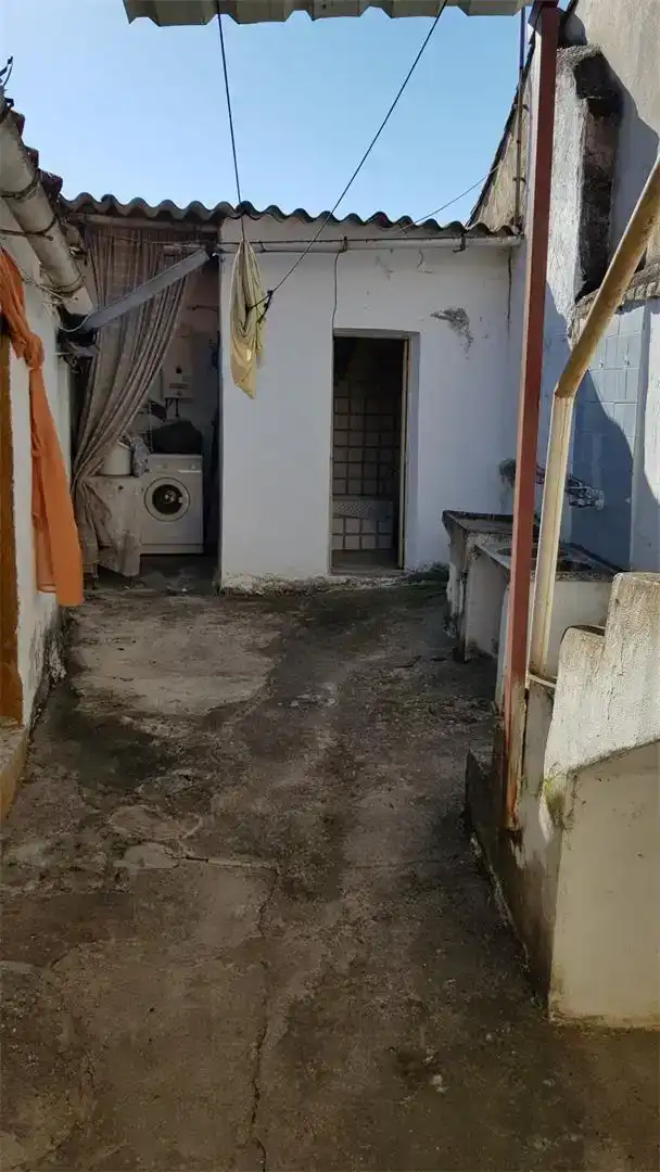 Casa adosada en venda en Almoharín amb Jardí privat i Rentadora