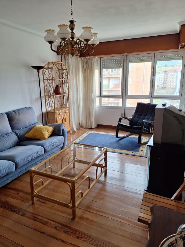 Sala d'estar de Pis en venda en Abadiño  amb Calefacció, Traster i Balcó