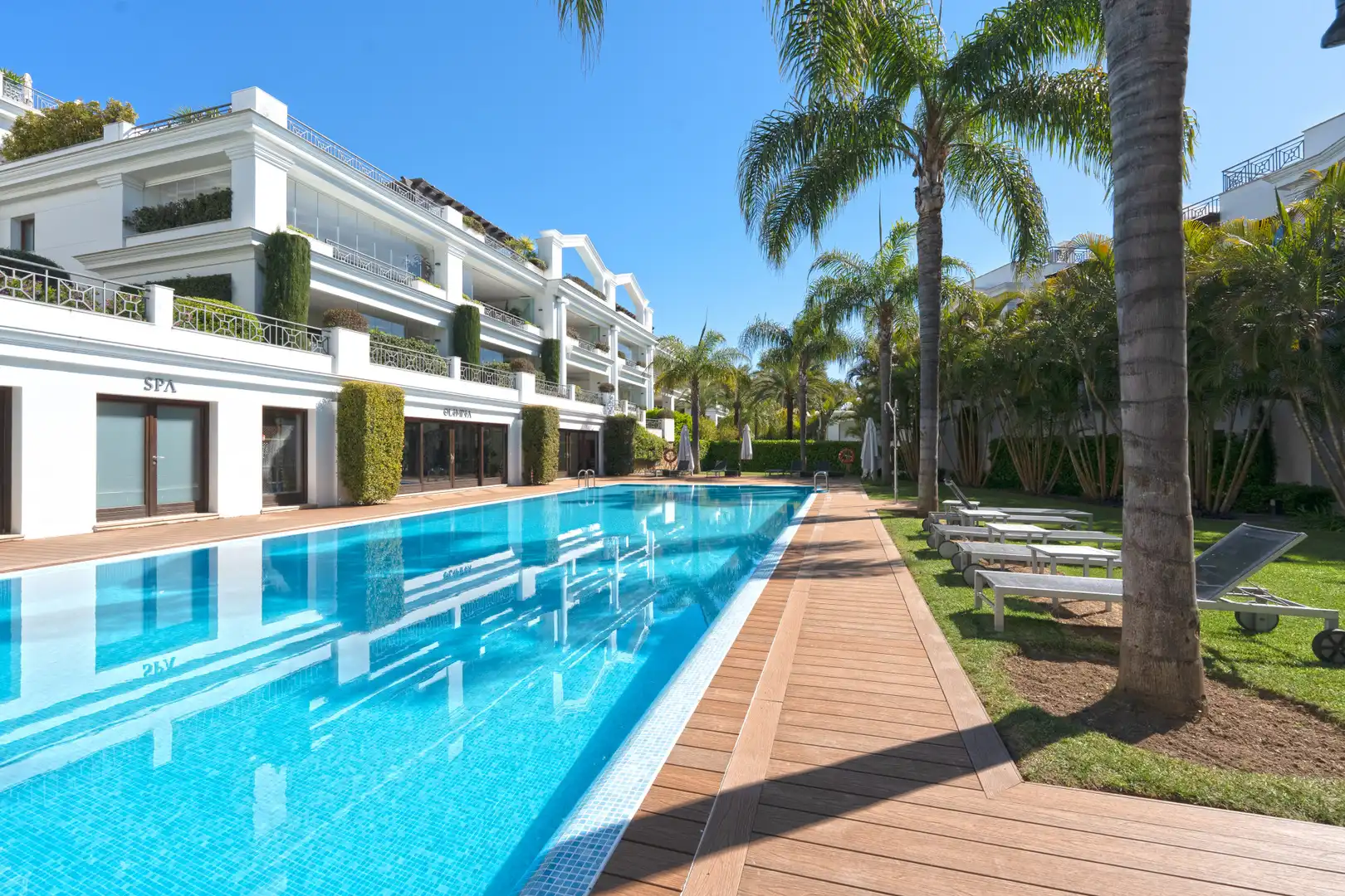 Piscina de Planta baja en venta en Estepona con Aire acondicionado, Terraza y Trastero