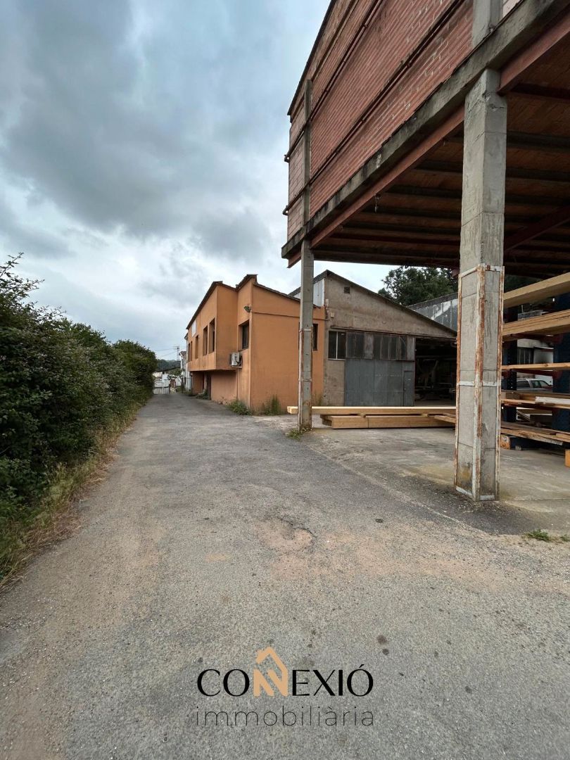 Exterior view of Industrial buildings for sale in Bescanó