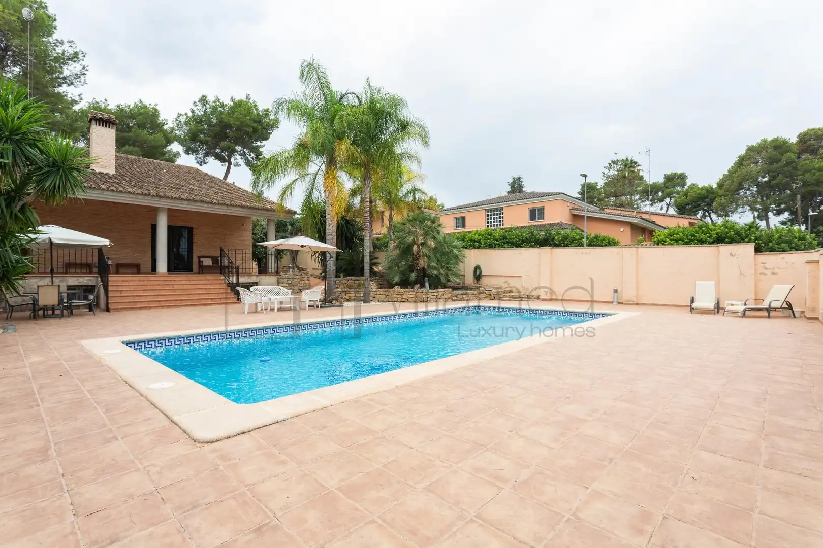 Swimming pool of Houses for sale in L'Eliana  with Air Conditioner, Private garden and Terrace