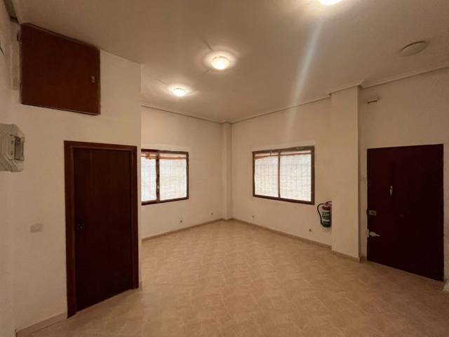 Local comercial en Alquiler en Avenida del Padre Piquer, 23 en Aluche